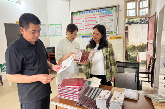 中医药健康文化素养宣教。陈晋韬摄