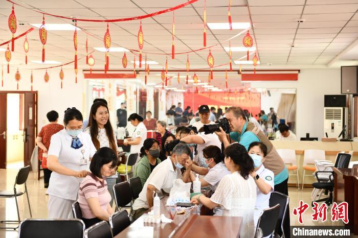 山东中医护理进社区妙手施术护健康