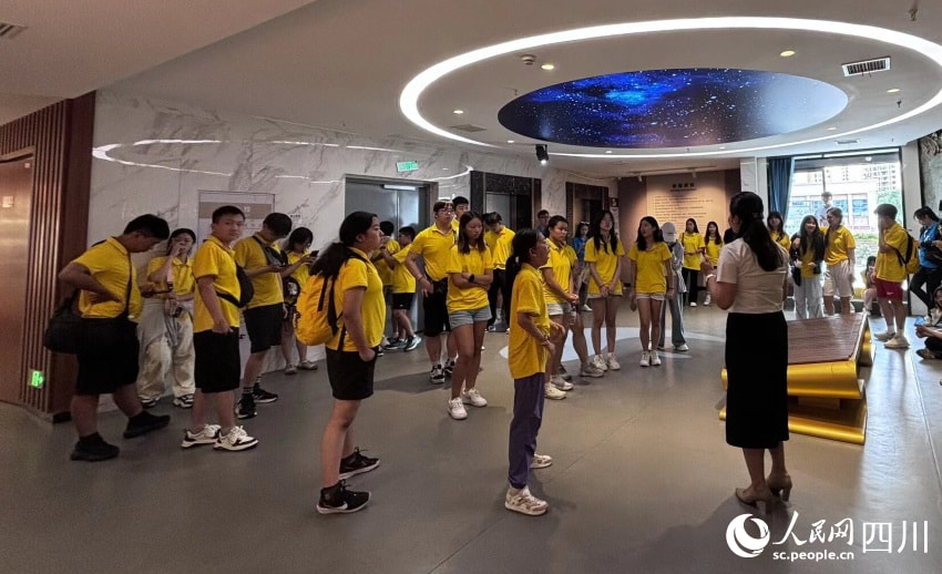 川派中医文化陈列馆讲解。资阳市中医医院供图